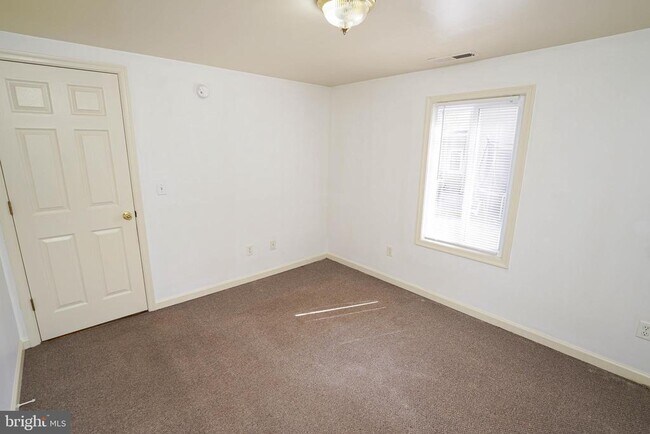 Building Photo - 401 Newton Terrace