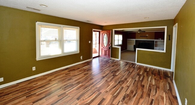 Building Photo - Nice Brick Ranch with Large yard!