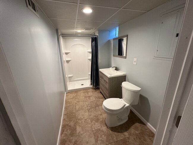 Bath 2 - 12819 Lenore