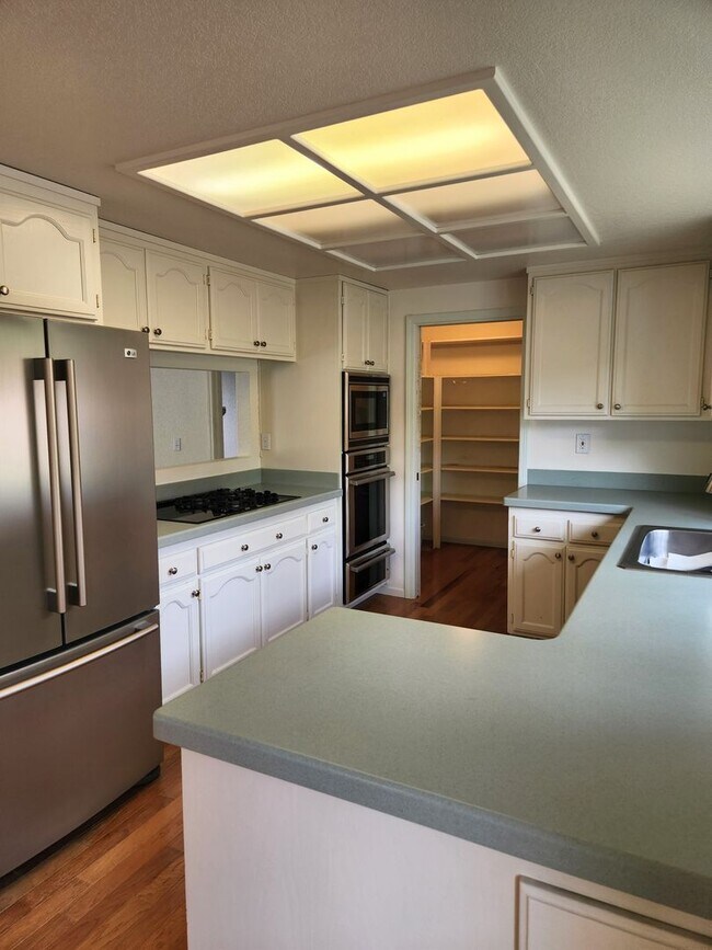 Building Photo - "Must See" House in Oakmont w/beautiful vi...