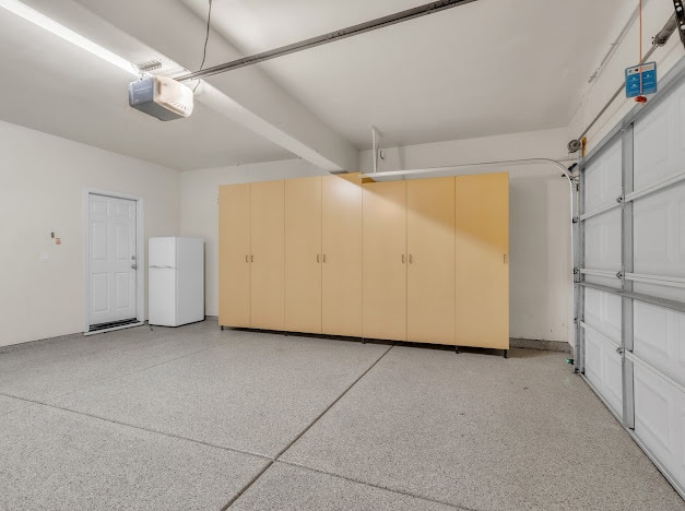 Building Photo - 2026 Rickenbacker Ln