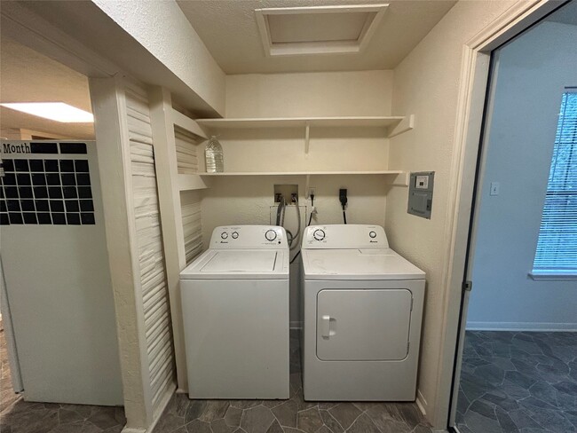 Building Photo - 2561 Pioneer Ln