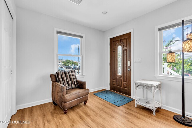 Building Photo - 27 Arnold Ave