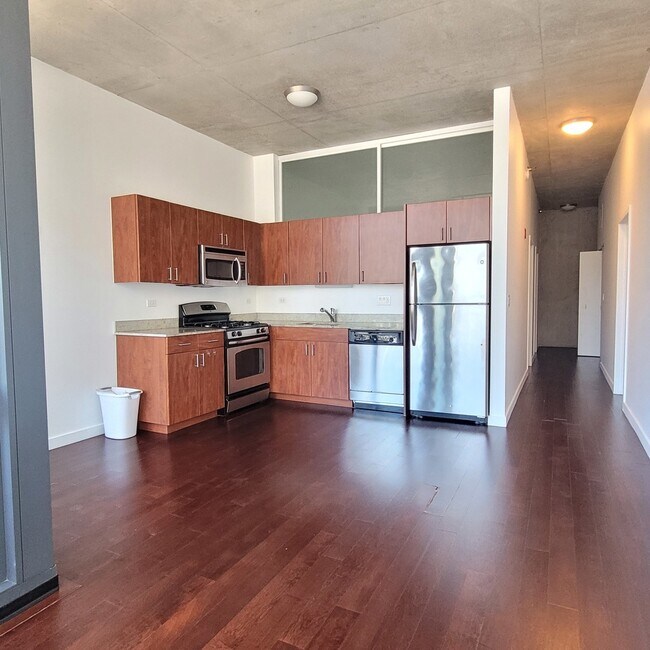 Building Photo - 235 W Van Buren St