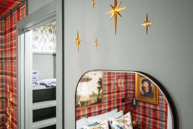 Building Photo - 245 Hermitage Ave