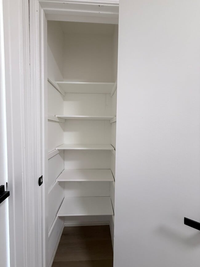 Building Photo - 171 Scobee Ln