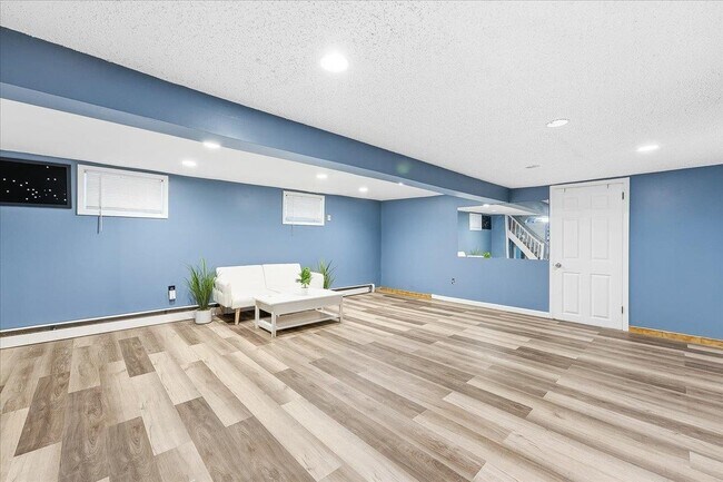 Building Photo - 169 Zabriskie St