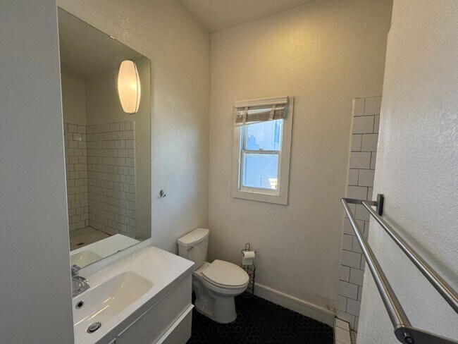 Building Photo - Fully Restored 2BR Classic Near Downtown Dignowity Hill