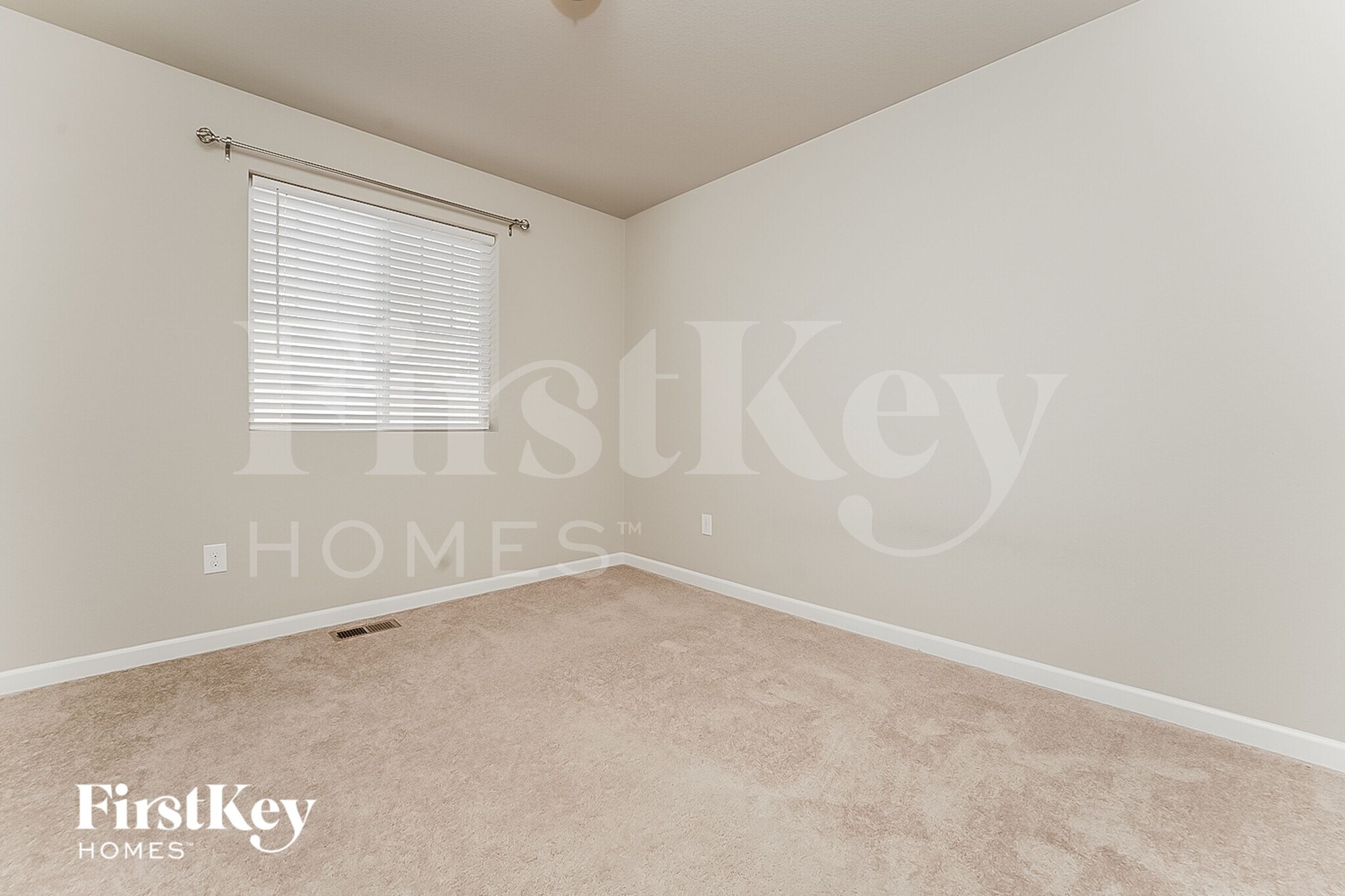 Building Photo - 1902 Villageview Ln