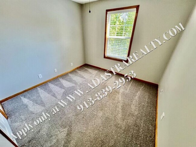 Building Photo - Updated 4 Bed 2.5 Bath in Olathe-Available...