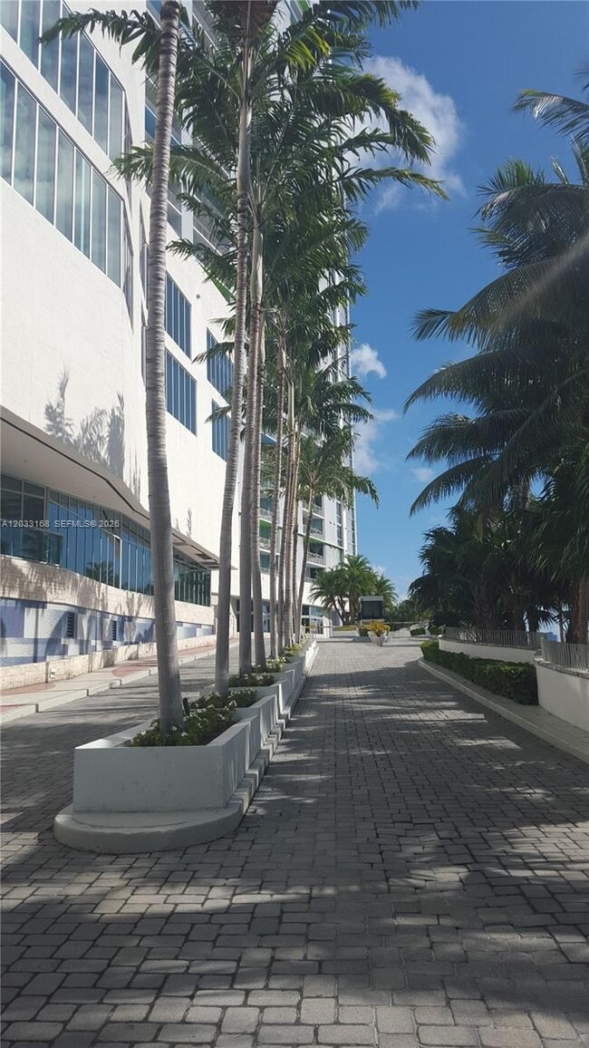 Building Photo - 335 S Biscayne Blvd