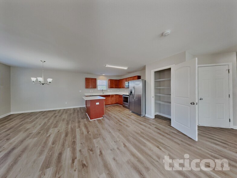 Building Photo - 312 Sequoia Dr