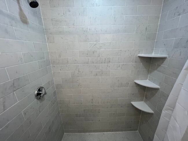 Building Photo - 372 Oxford St