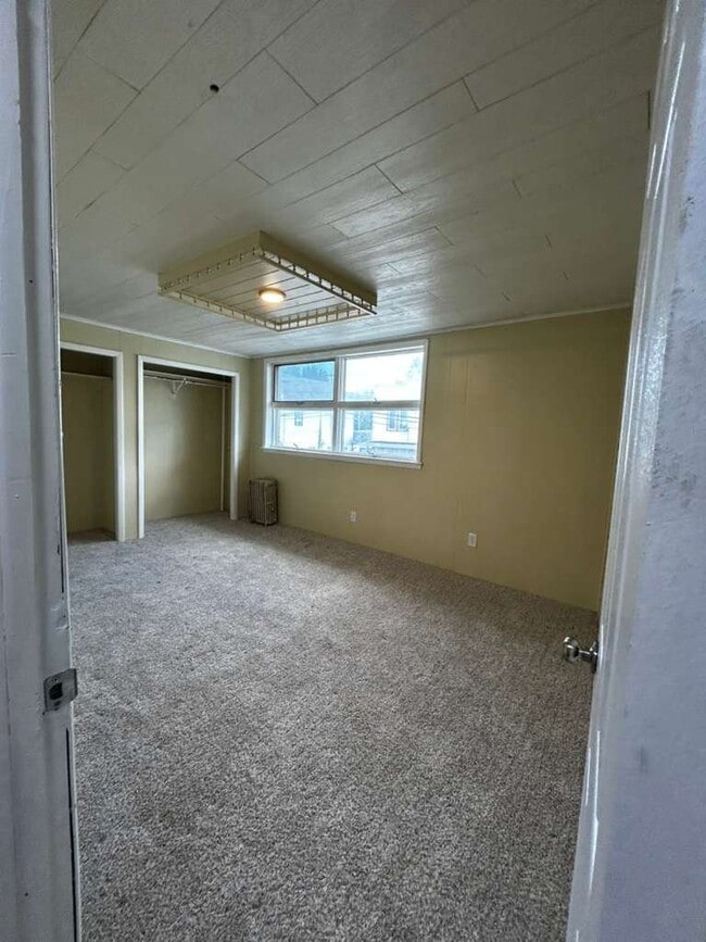 Building Photo - 41 Fallbrook St
