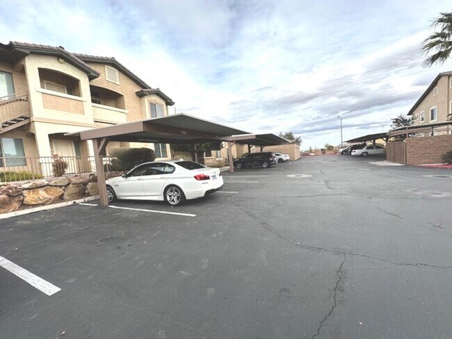 Building Photo - BEAUTIFUL GATED SOUTHWEST CONDO. 3 BEDS AND 2 BATHS. GROUND FLOOR.