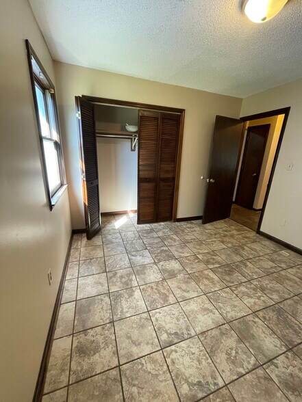 Building Photo - 506 Creekwood Cir