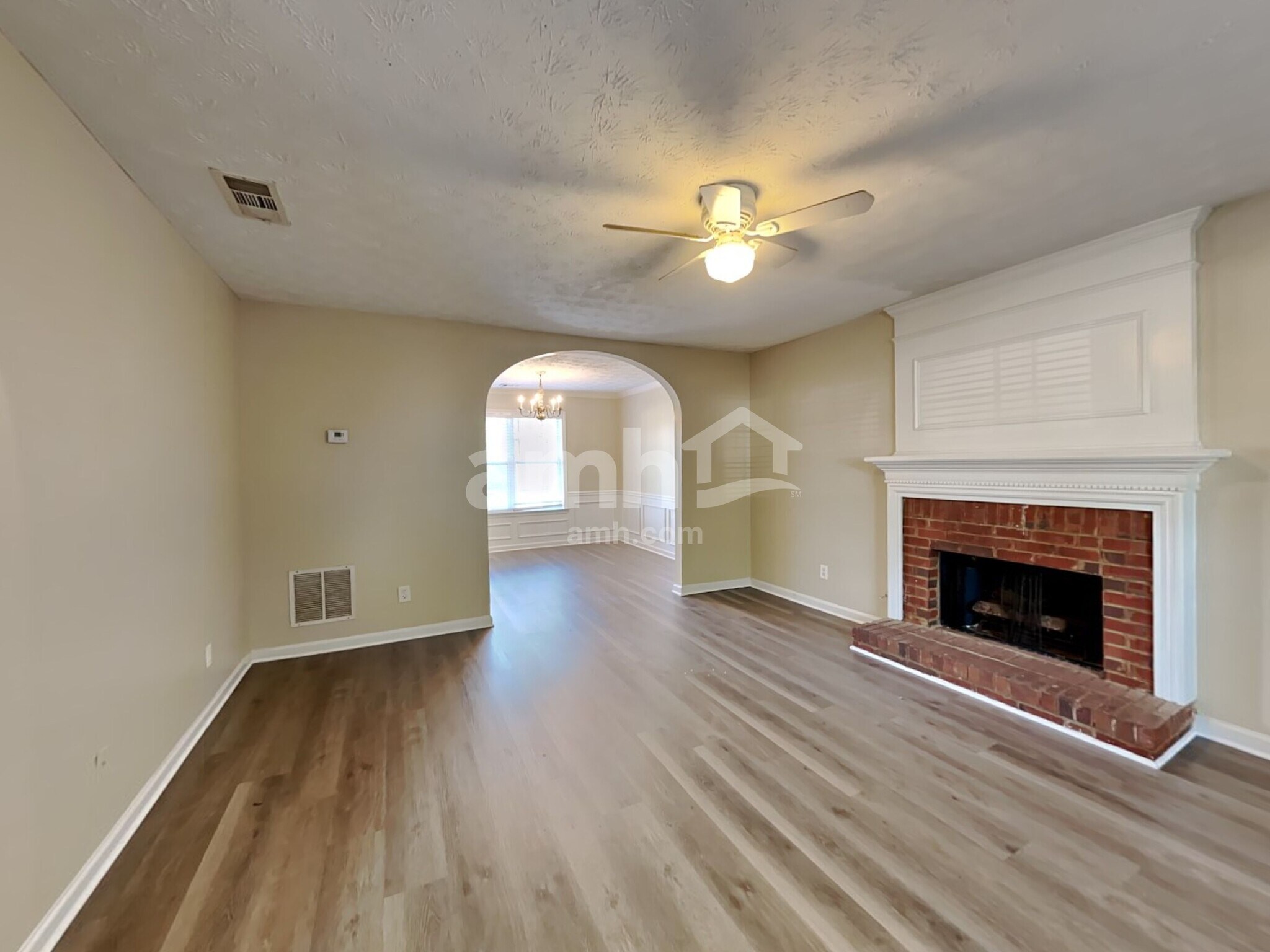 Building Photo - 820 Whitecrest Ct