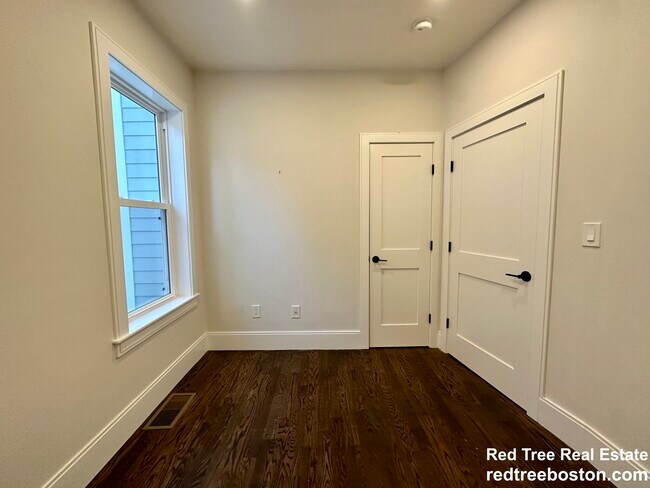 Building Photo - 14 Porter St