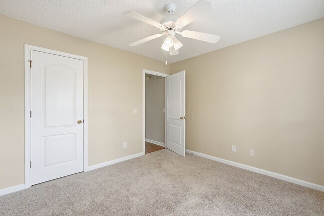 Building Photo - Centrally Located Home in Richmond Hill
