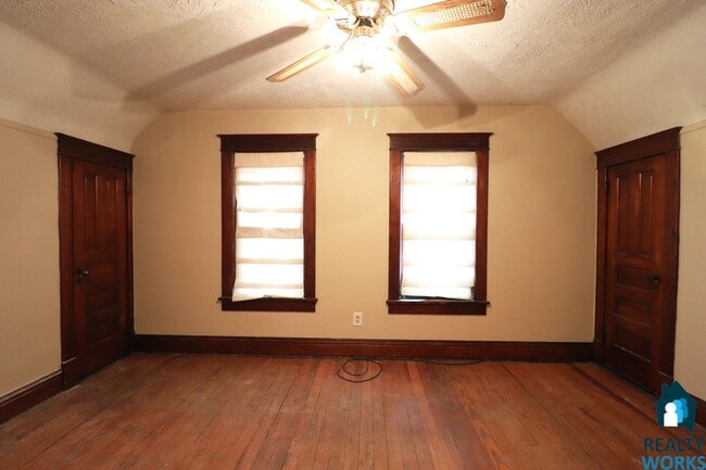Building Photo - 3 Bedroom Home Available!