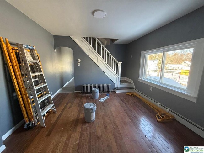 Building Photo - 301 Penn St