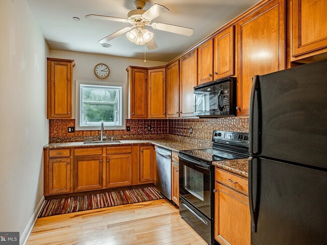 Kitchen - 1324 W Chester Pike