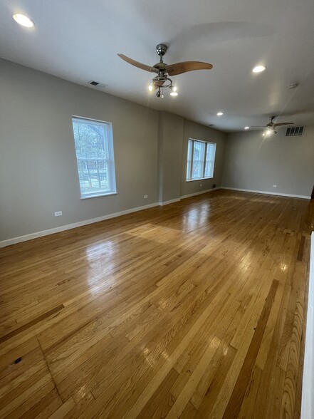 Building Photo - 3756 W Windsor Ave