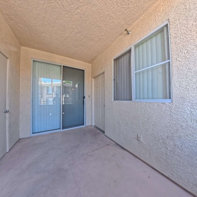 Building Photo - Resort-Style Living Year-Round Updated 1-Bed, 1-Bath Condo!