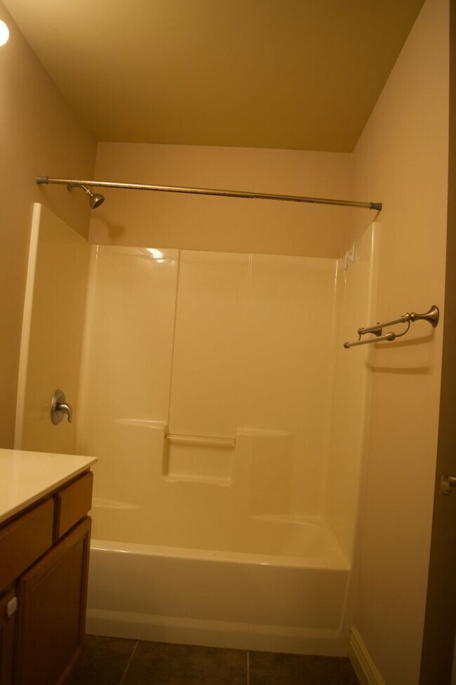 Building Photo - Marvelous 3 Bedroom House In Mill Creek Ma...