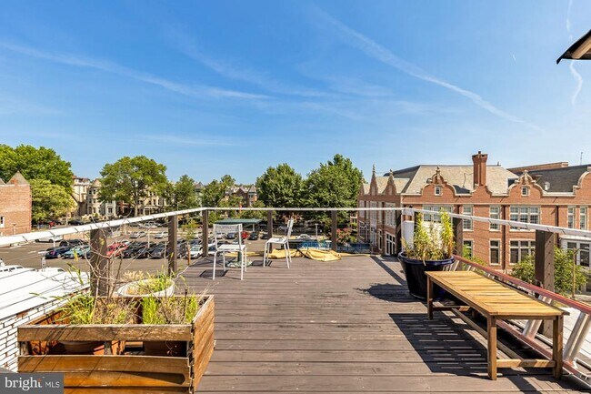 Building Photo - 1207 Girard St NW