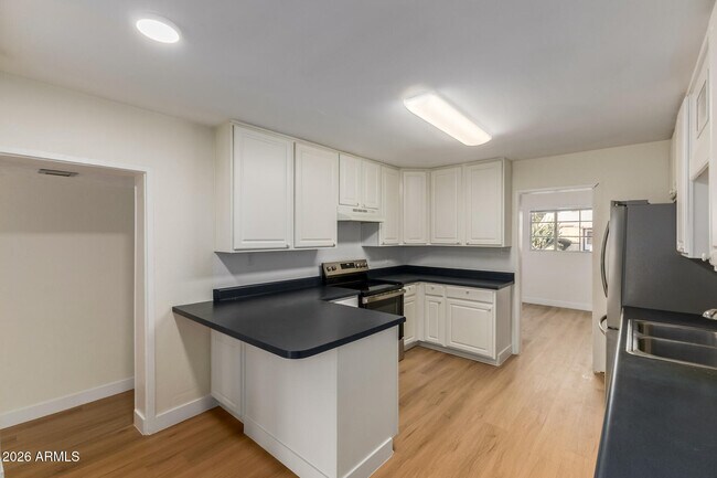 Building Photo - 2013 W San Juan Ave