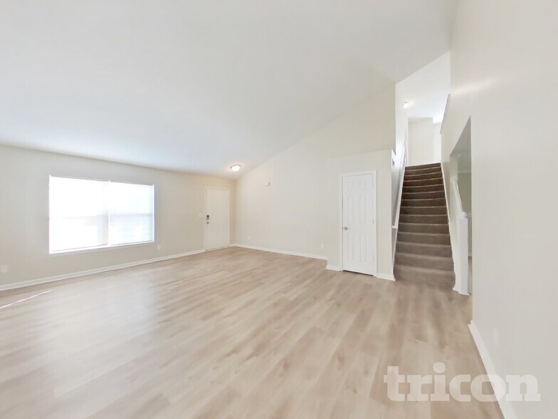 Building Photo - 911 Pine Ridge Way