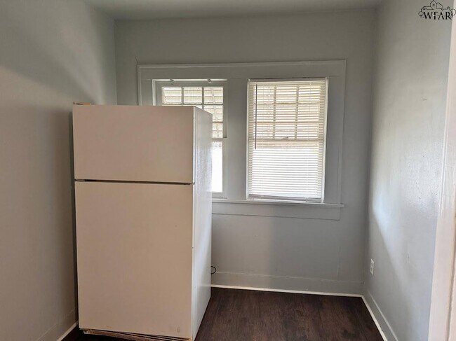 Building Photo - 1661 1/2 Collins Ave