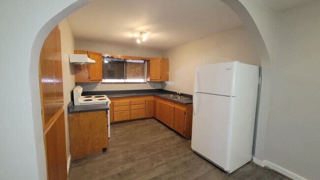 Building Photo - Recently remodeled 2 Bedroom 2 Bathroom