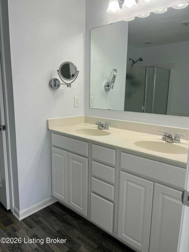 Building Photo - 5057 Tealwood Dr