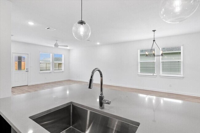 Building Photo - 107 Walnut Hl Ct