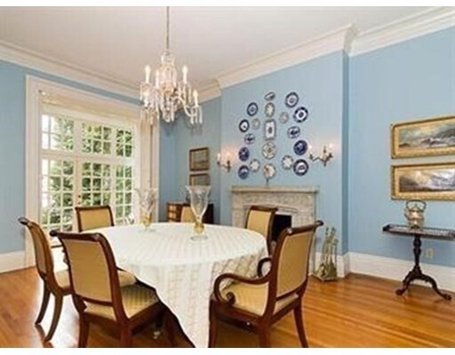 Building Photo - 14 Chestnut St