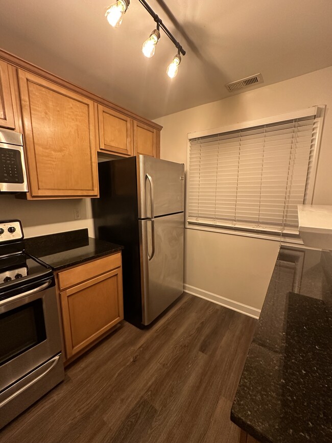 Window looks out to the front - 1215 Green Oaks Ln