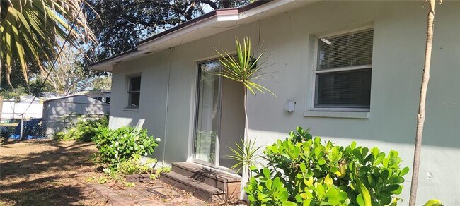 Building Photo - 1820 Martin St