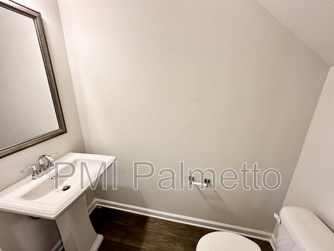 Building Photo - 335 Chetsley Dr