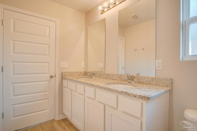 Building Photo - 7818 Lakeside Oaks Dr