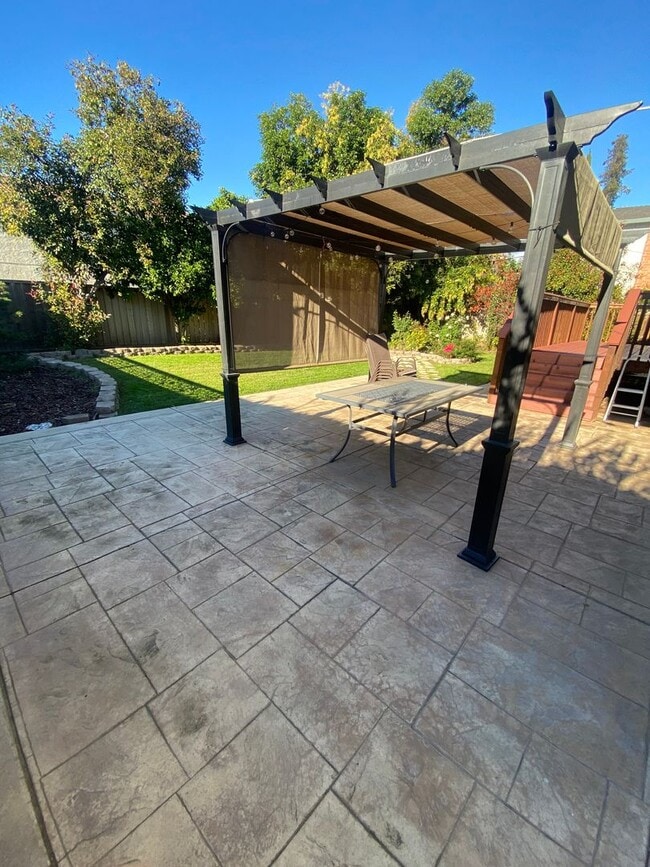 Building Photo - Upgraded 4 bed 2.5 bath home in San Jose. This is a must see!