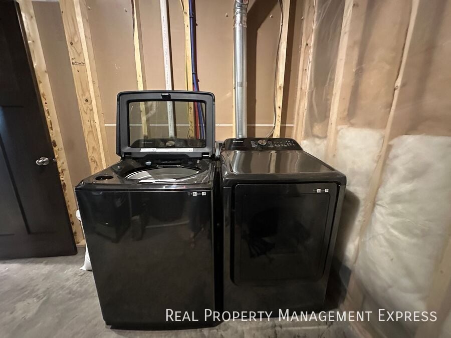 Building Photo - $500 OFF First Month's Rent! 4 Bed 3 Bath ...