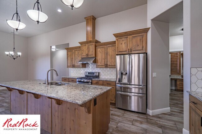 Building Photo - Pet-Friendly 3 Bedroom Home In A Great Neighborhood