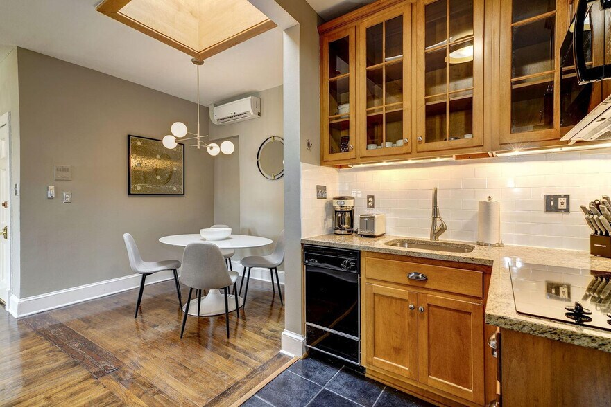 Building Photo - 1904 R St NW