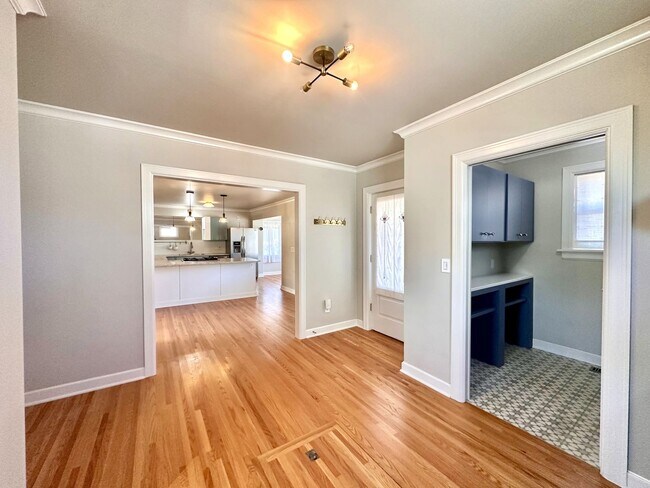 Building Photo - Charming Mid-Tulsa Home