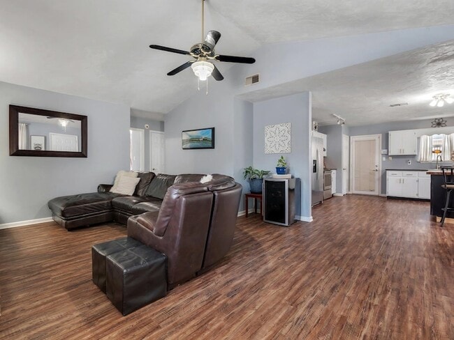 Building Photo - 1572 Cinnamon Bear Cir