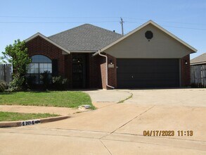 Building Photo - 4104 SW Wendy Dr