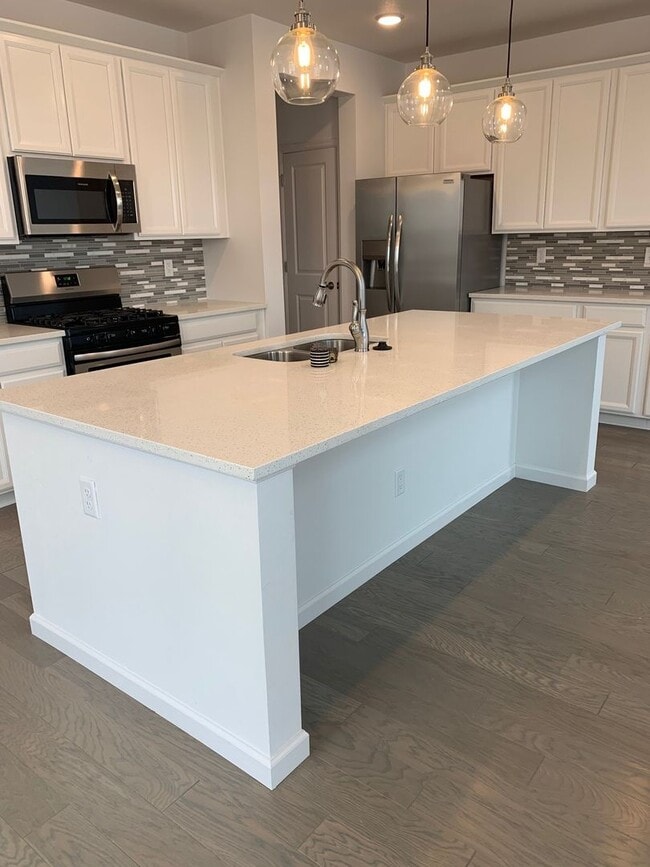 Building Photo - Beautiful Townhome In Monument With Two Ma...