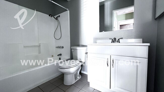 Building Photo - 2 Bed, 2 Bath Victorville Home!!!